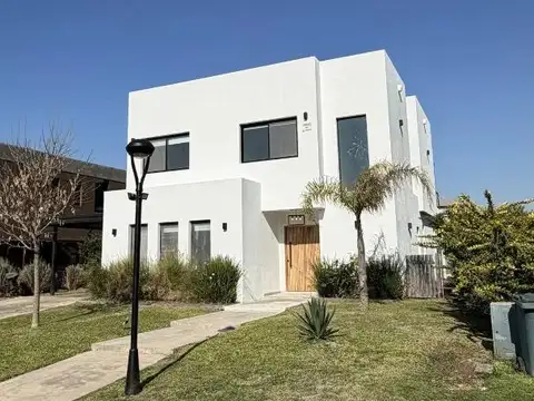 Casa en Lagoon Pilar co pileta