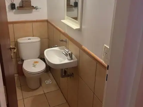 Casa 4 ambientes con 1 baño