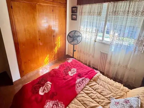 CASA CON QUINCHO Y GRAN PATIO EN BOSQUES