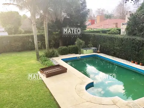 Casa en Venta con 2 cocheras