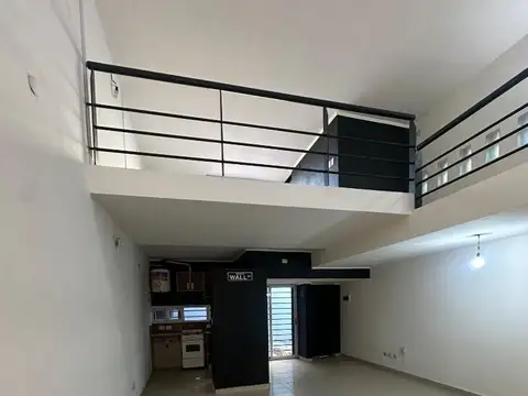 VENTA DEPARTAMENTO 2 AMBIENTES AMPLIO CON PATIO COCHERA MERL