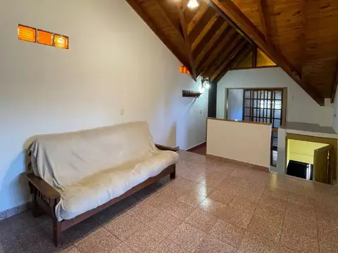 Depto Tipo Casa en Alquiler con 1 cocheras