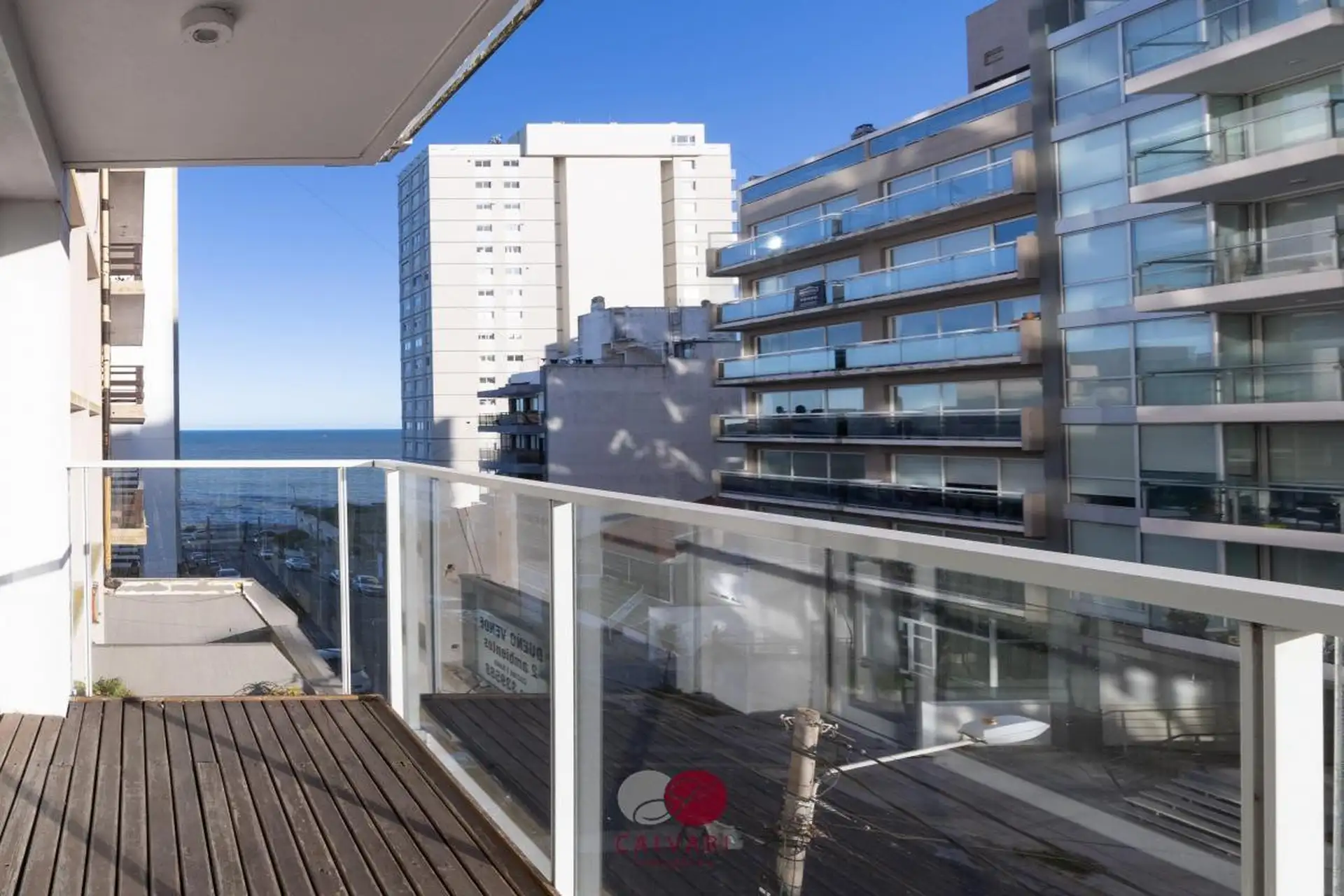 Depto 3 amb, 90m² con cochera y ascensor - Vista al mar