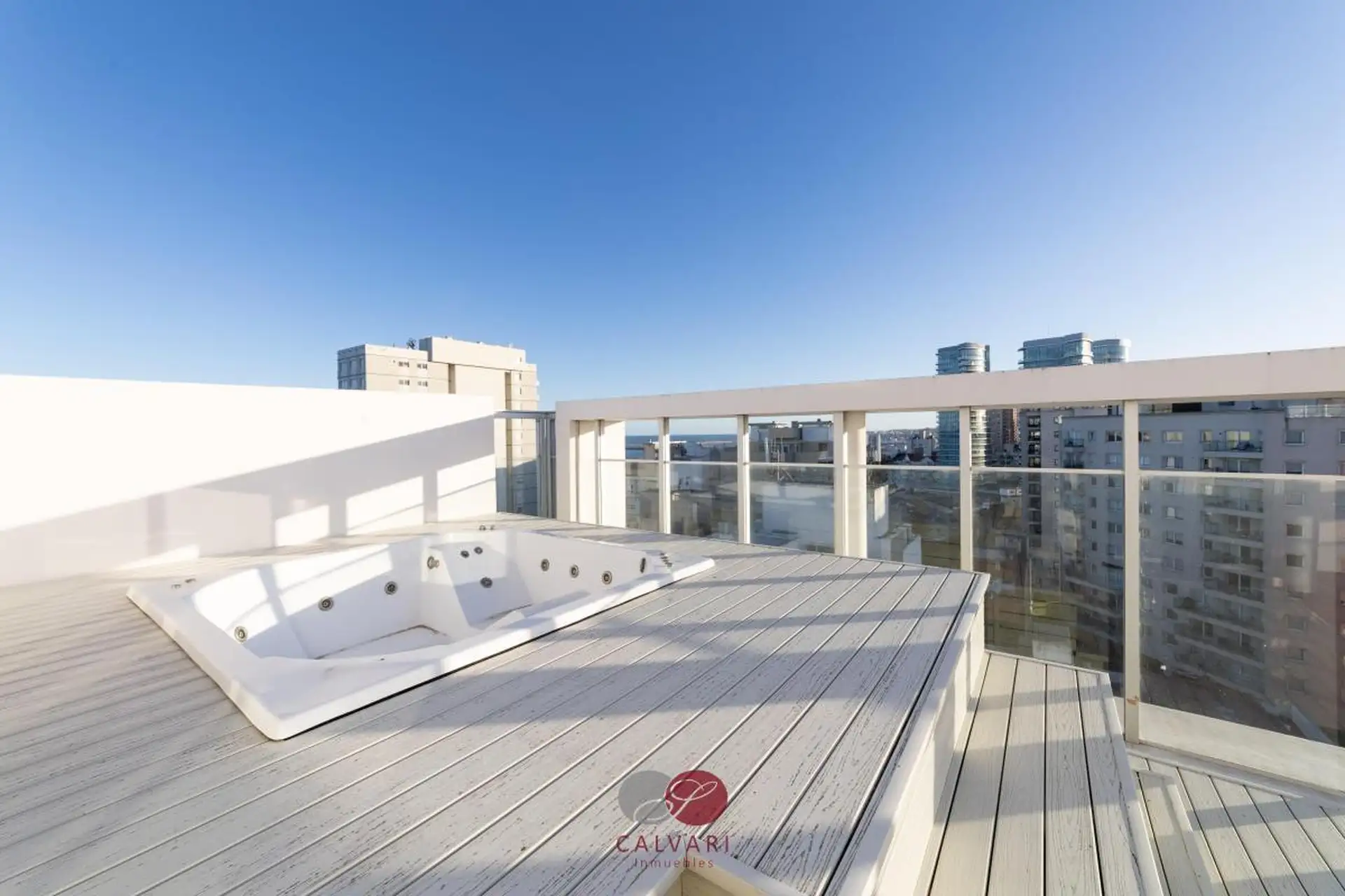 Depto 3 amb, 90m² con cochera y ascensor - Vista al mar