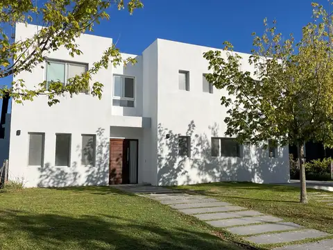 Casa  en Venta en Acacias, Puertos, Escobar