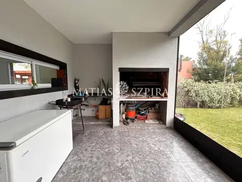Casa 4 ambientes con 3 baños