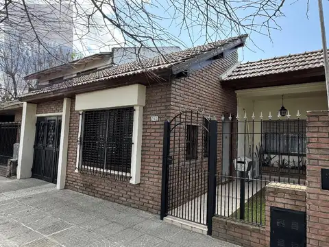Venta Casa Temperle 4 ambientes Garage cubierto, Quincho Jardín Patio Terraza 