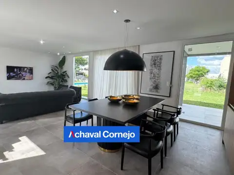 Casa 5 ambientes con 3 baños