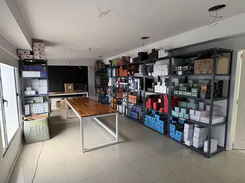 Alquiler, Oficina, 14 Ambientes, Patio, Jardin, Piscina, Parrila, 2 Cocheras, Ituzaingo Centro