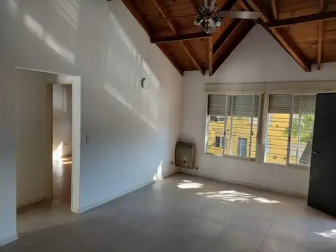 PH 3 ambientes amplios por escalera Sin expensas Impecable  