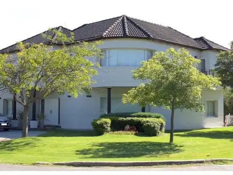 Venta Casa 4 Dormitorios &amp; Pileta - Kentucky (kcc)