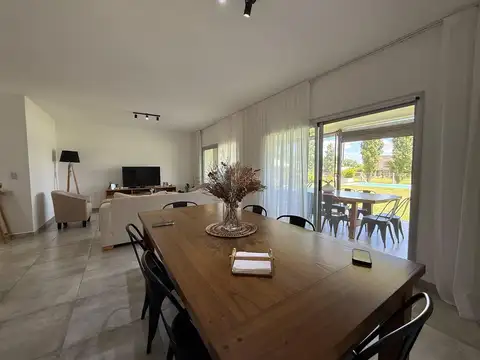 Venta Casa 4 ambientes en Santa Guadalupe, Pilar del Este, Pilar