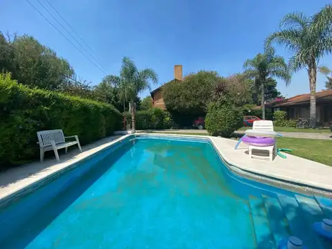 Casa en Venta con 4 cocheras
