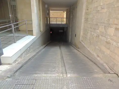 COCHERA EN ALQUILER BELGRANO PORTÓN AUTOMÁTICO, FIJA, CUBIERTA,