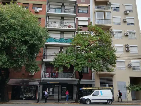DEPARTAMENTO DE 2 AMBIENTES EN CABALLITO, APTO PROFESIONAL.