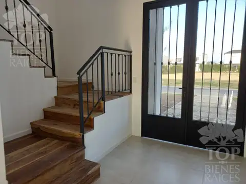 Casa 6 ambientes con 3 baños