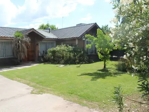 VENTA- ¡OPORTUNIDAD ÚNICA EN MORENO! CASA CON PARQUE Y PILETA EN UN LOTE DE 1000m2