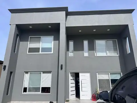 Casa en  Barrio Privado Alvarez del Bosque 4 amb con Pileta Escritorio