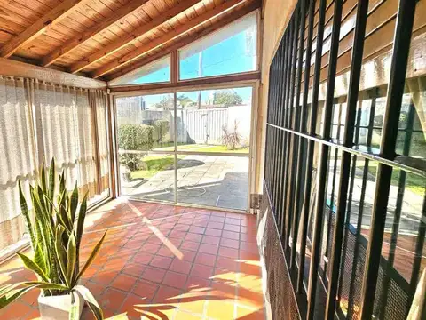 Oficina 6 ambientes con 2 baños