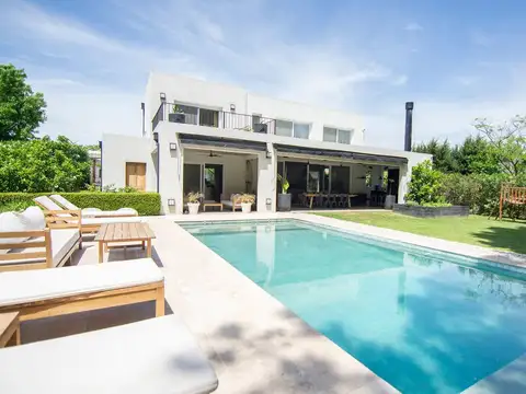 VENTA - Casa ÚNICA 5 ambientes - Los Alcanfores