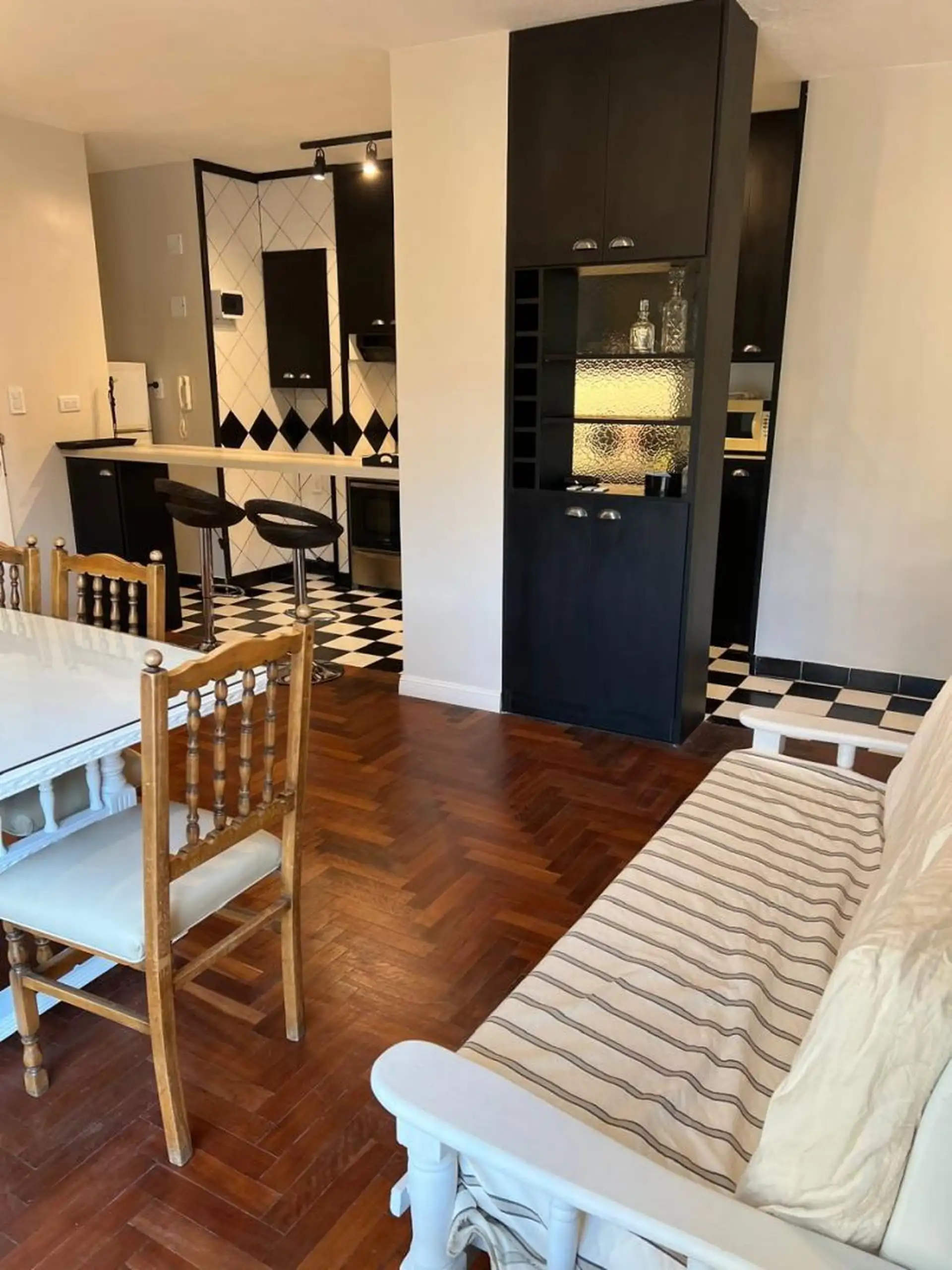 Venta de Departamento reciclado 4 Ambientes a la calle Zona Centro