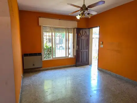 VENTA CASA 4 AMBIENTES CON TERRAZA JARDIN COCHERA