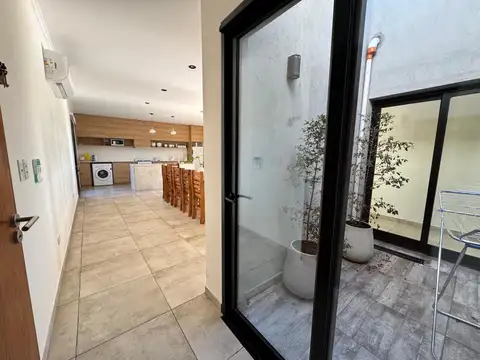 SE VENDE CASA QUINTA   EXCELENTE ESTADO  