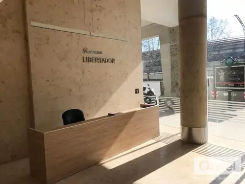 Oficina en Alquiler con 1 cochera