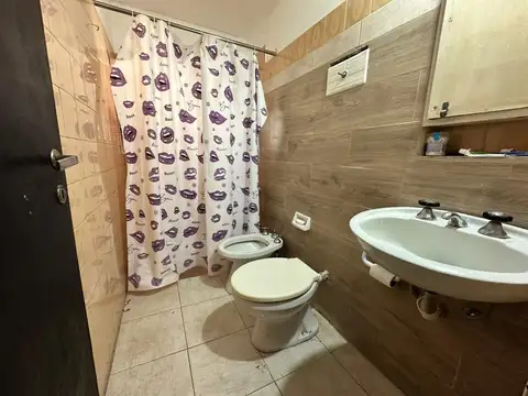 Casa 6 ambientes con 2 baños