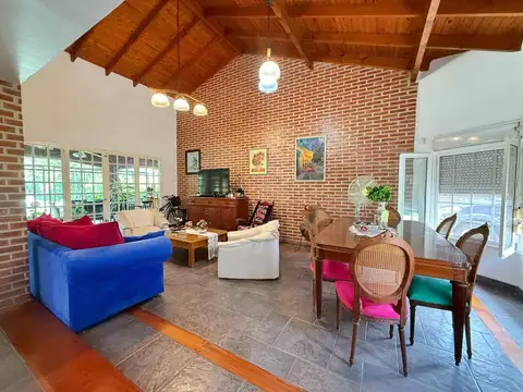 Casa en Venta en Villa Elisa, USD 260.000