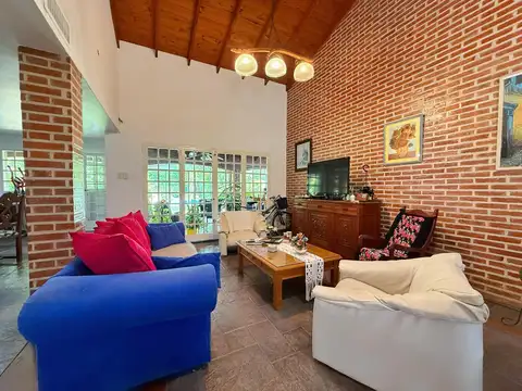 Casa 7 ambientes con 3 baños