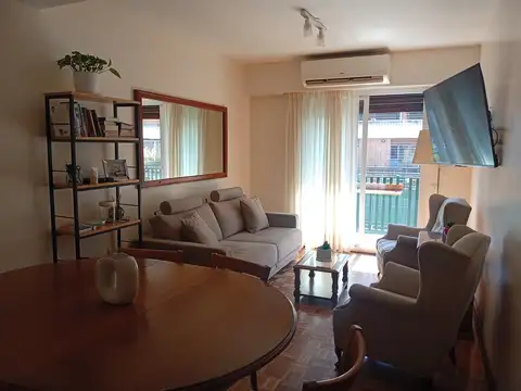 Hermoso y todo reciclado 3 ambientes amplios  al frente . Cochera cubierta