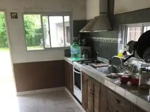 Casa 4 ambientes con 2 baños