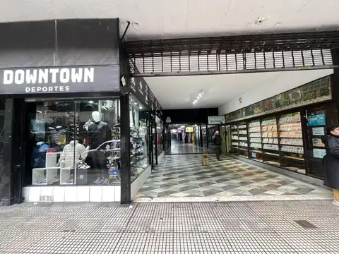 Local Comercial en Venta en San Nicolás | Microcentro Porteño con Sótano y Baño Privado.-