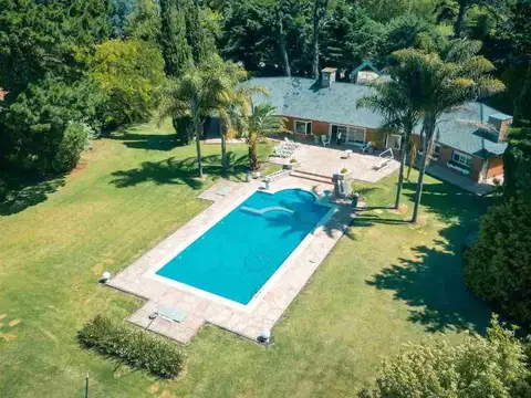 Venta casa 3 amb sobre gran lote en Acantilados