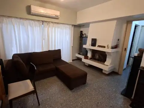 DEPARTAMENTO 3 AMBIENTES AL FRENTE C/COCHERA CUBIERTA