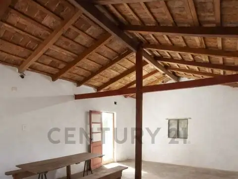 Venta Galpón + local y oficinas a reciclar en Ayacucho al 3800