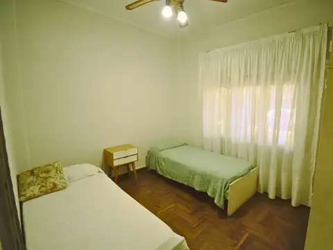 Casa en Alquiler con 2 cocheras