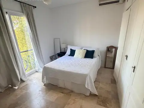 Casa 8 ambientes con 6 baños