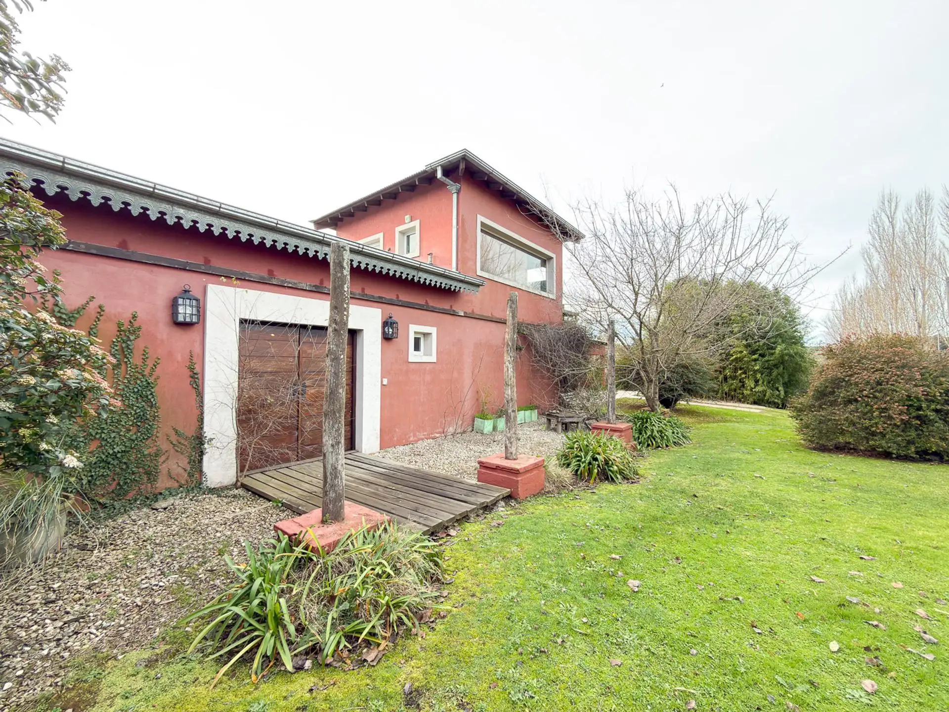 Casa Quinta & Complejo de 3 Cabañas en Venta