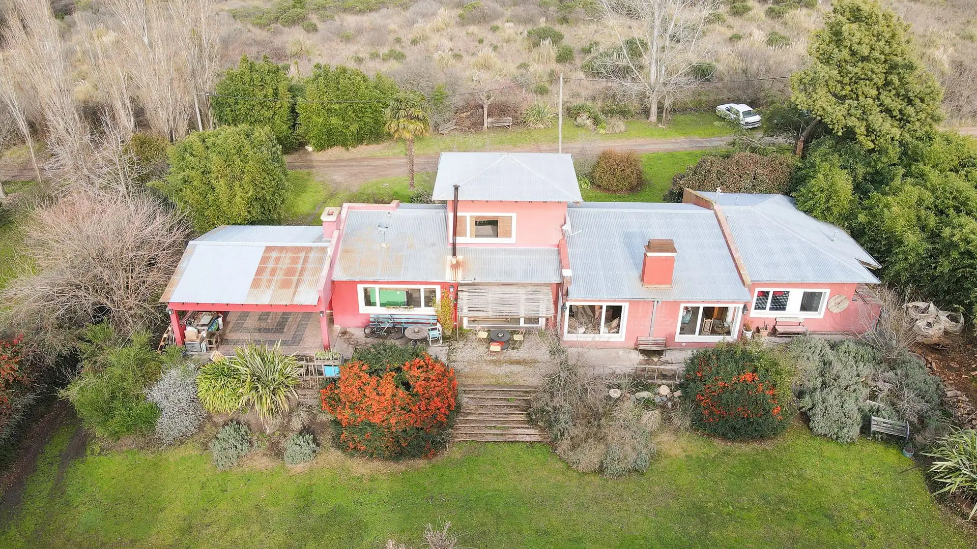 Casa Quinta & Complejo de 3 Cabañas en Venta