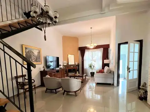 Casa 5 ambientes con 4 baños