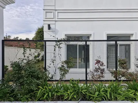 Dúplex con jardín en Barrio Icon Arcos del Pilar