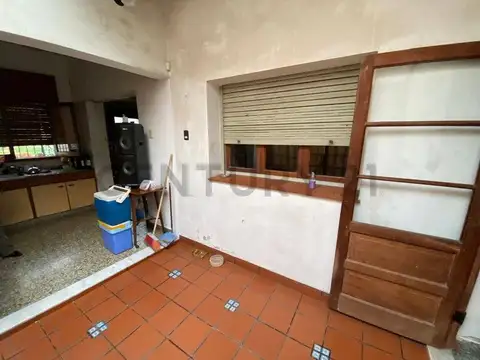 CASA EN VENTA 3 AMBIENTES CON JARDIN EN LANÚS ESTE SOBRE LOTE 416 M2 APTO CRÉDITO