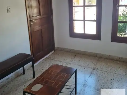Casa 7 ambientes con 2 baños
