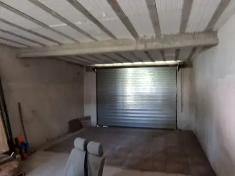 VENDO AMPLIO LOTE CON LOCAL