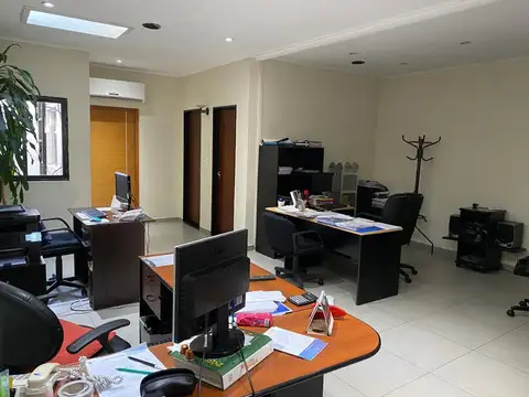 Venta Local Barrio Norte muy amplio con bajas expensas