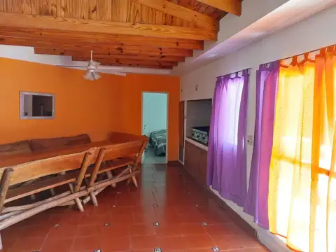 Casa 6 ambientes con 3 baños