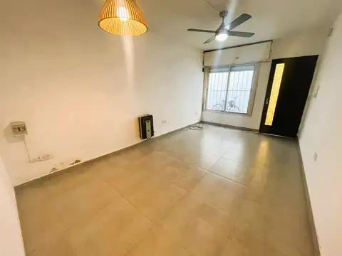 Depto Tipo Casa en Alquiler de 3 ambientes