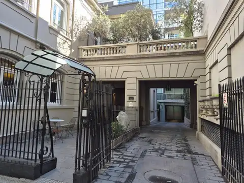 Av. P. Goyena 1500, Piso 3